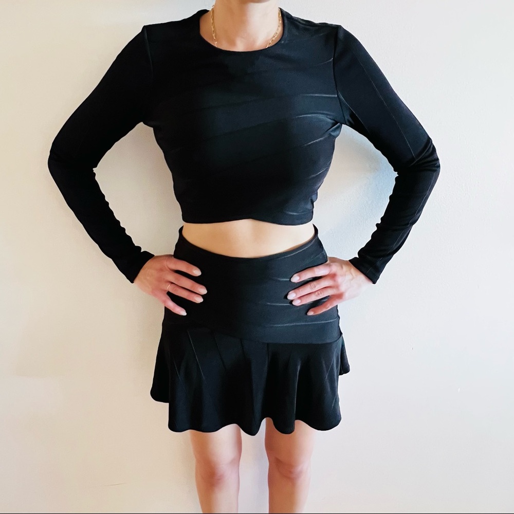 🛍Buy one get 2nd item 1/2 off🛍 BCBG stretch black crop top and mini skirt. Sm.